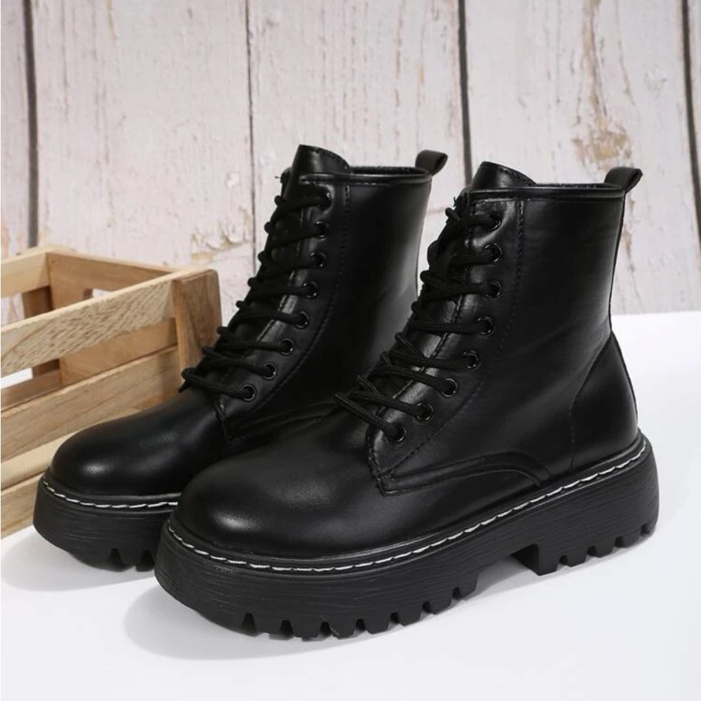 Black cute doc Martin like boots